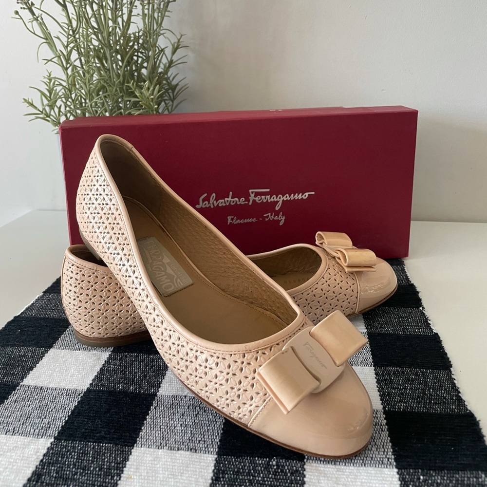 Salvatore Ferragamo - VARINA CUT - Quarzo Ros Calf